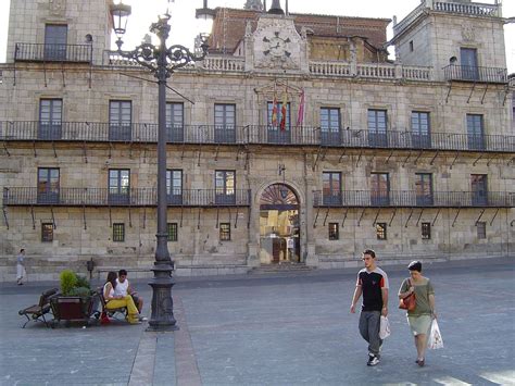 Na vizinha espanha, já pensou em visitar cáceres? Leão (Espanha) - Wikipédia, a enciclopédia livre