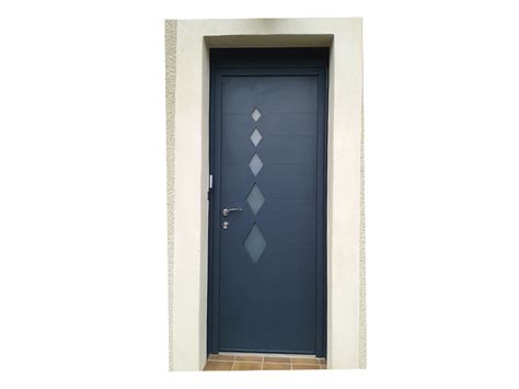 Euradif propose d'ailleurs une porte d'entrée en aluminium esthétique et performante passage 830® dotée d'un coefficient thermique de 1,15 w/m².k. Porte d'entrée SOLOBLOC, la véritable solution à l ...