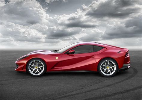 Ferrari 812 Superfast V12 De 800 Cv Em Luta Contra A Extinção