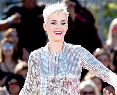 Katy Perry Becomes First Person To Reach 100M Twitter Followers