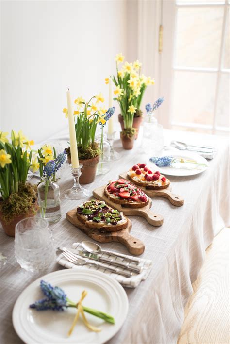 Once you realize table setting is based on logic, things become less intimidating, says etiquette consultant pamela hillings. Decorate an Elegant Brunch Table Setting - Brunch Ideas ...