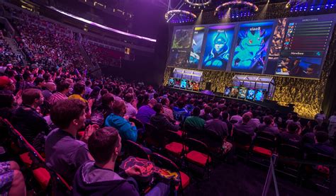 In E Sports Video Gamers Draw Real Crowds And Big Money The New York