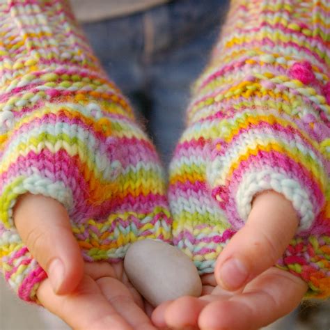 Tutorial For Warm Knitted Fingerless Gloves The Magic