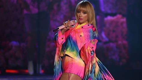 Taylor Swifts Lover The Struggle To Maintain Superstardom Bbc Culture