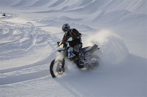Two Wheels And The Curves Winter Riding Winter Riding Cool