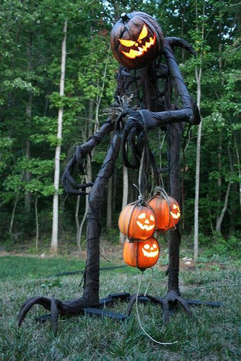 25 Freaky And Creepy Halloween Yard Decorations House Design And