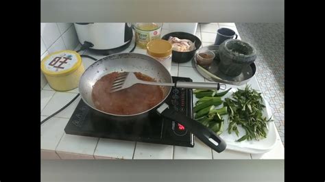 Agar iga lebih empuk, anda bisa merebusnya dengan . ASAM PEDAS AYAM dapur bujang kecahhhhhh dapur dibuatnya ...