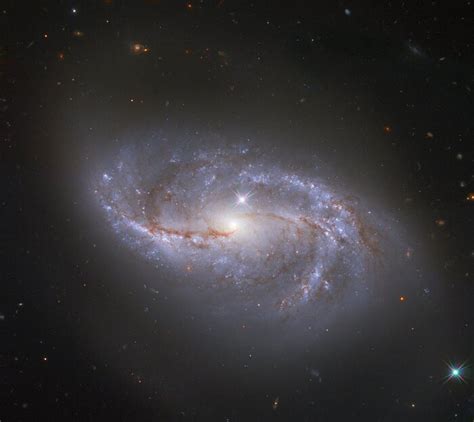 Meet ngc 2608, a barred spiral galaxy about 93 million light years away, in the constellation cancer. Спиральная галактика NGC 2608 глазами космического ...