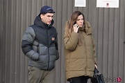 Jaime Lorente y su novia Marta Goenaga dando un paseo por Madrid - Foto ...