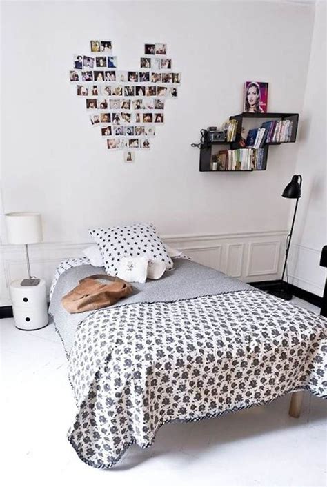 The bright white walls and simple black accents lend an unfussy and uncluttered feel, and a peaceful vibe is guaranteed. 15 Simple Bedroom Design You Love To Copy - Decoration Love
