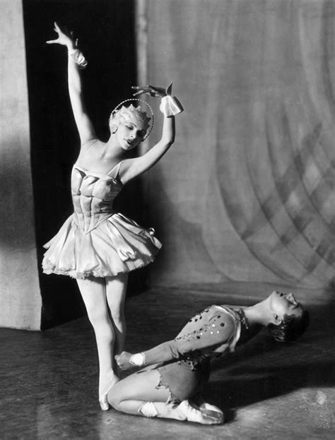 25 Gorgeous Vintage Photographs Of Ballet Dancers From Between The