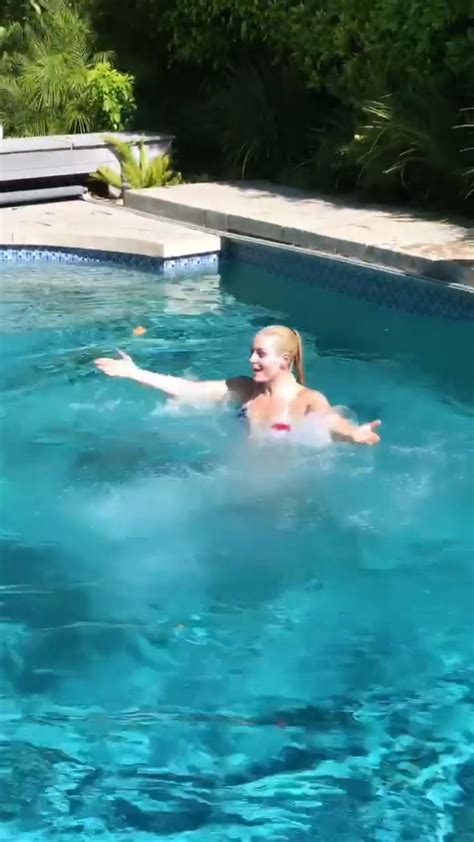 8,342 likes · 1,794 talking about this. LINDSEY VONN in Bikini Jump into a Pool - Instagram ...