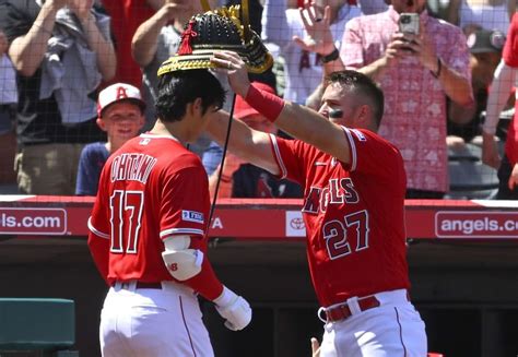 Los Angeles Angels Fans Wowed As Taylor Ward Mike Trout Shohei Ohtani