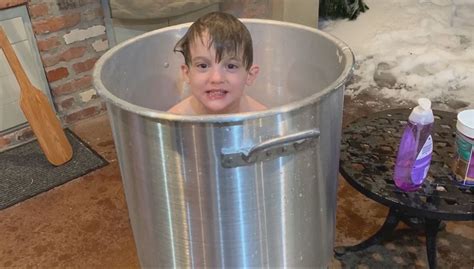 No Running Water No Problem Louisiana Mom Goes Viral With ‘snow Baths