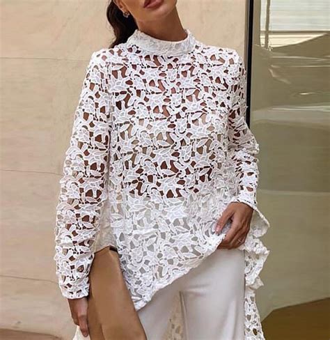 Las liliáceas (nombre científico liliaceae juss.) son una familia de plantas monocotiledóneas perennes, herbáceas, con frecuencia bulbosas, que pueden ser reconocidas por sus flores bastante grandes con un perigonio formado por seis tépalos libres, frecuentemente coloreados y con manchas. Planta Liliacea De Hermosas Flores Crucigrama