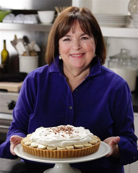 Line a glass trifle bowl with pieces of pound cake to fit. Barefoot Contessa Ina Garten's 10 Best Baking Hacks
