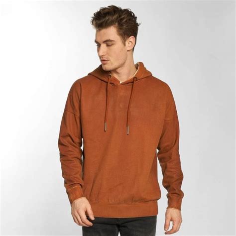 Bayi lelaki ditemui masih hidup di dalam almari di stor sebuah rumah di kampung bahagia jaya, teku di sibu, hari ini. 5 Jenis T-shirt Yang Lelaki Selalu Guna Ini Penting & Kena ...