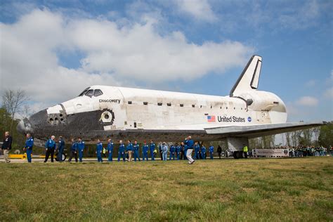 Spaceflight Now Sts 133 Shuttle Report Discovery Enters Smithsonian