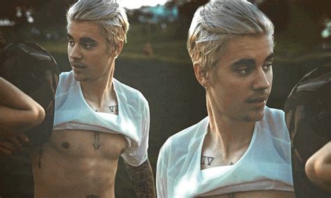 Shirtless Justin Bieber Shows His Abs And Boxers In New Instagram Photo