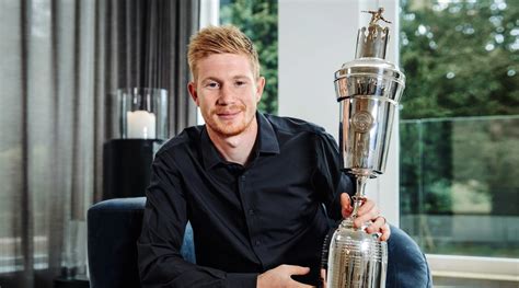 Kevin De Bruyne Beth England Win Pfa Player Of The Year Awards
