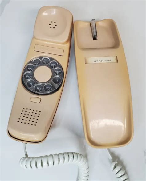 Vintage Western Electric Trimline Creambeige Rotary Phone 1970s Bell