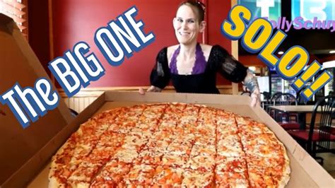 THE BIG ONE FOXS PIZZA DEN SOLO PIZZA CHALLENGE MOM VS FOOD