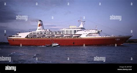 Ajaxnetphoto 1991 Cape Canaveral Usa Star Ship Cruiser Star