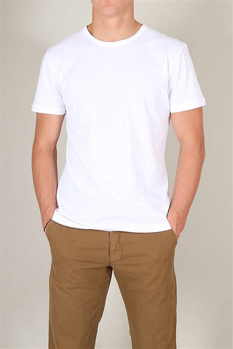 Why Every Man Should Have White T Shirts In Their Closet Escuyer