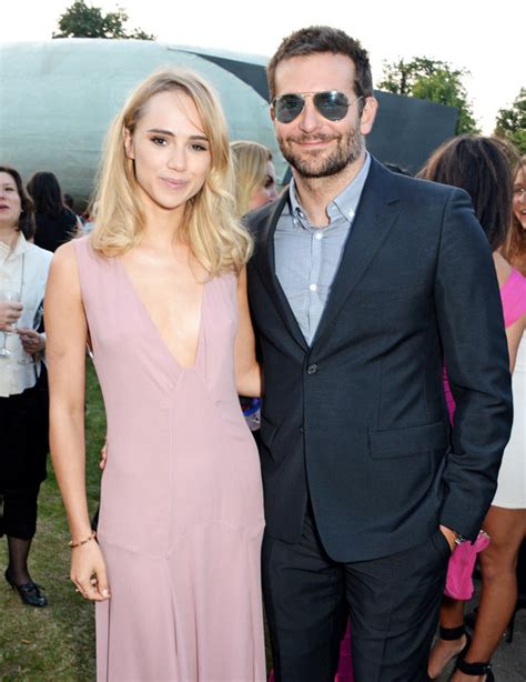 Bradley Cooper Y Su Novia Suki Waterhouse En Una Gala En Los Ángeles