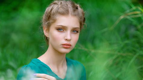 Sexy Cute And Beautiful Green Eyes Blonde Teen Girl Wallpaper X P