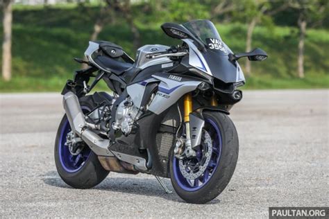 While it is speculated that both of the yzf r1 and r1 m we recently spotted welly klang, a local importer posted the price and starts to accept booking. REVIEW: 2017 Yamaha YZF-R1M - chariot of the gods