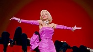 Marilyn Monroe ne Gli uomini preferiscono le bionde: una scena del film ...