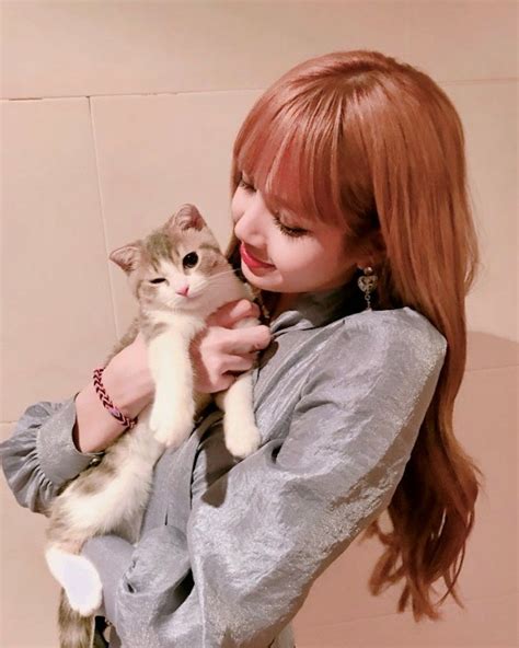 6 Times Blackpinks Lisa And Her Cat Were Too Cute—in Honor Of Leos