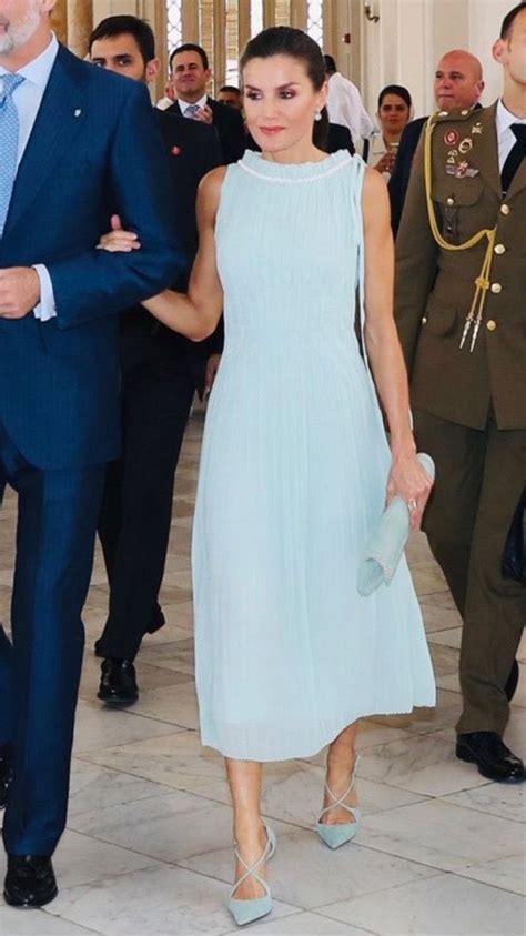 Princess Letizia Queen Letizia Classy Outfits Chic Outfits Fashion