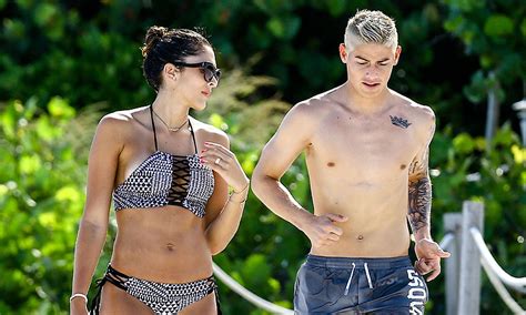 He wed the volleyball star in 2011 and the pair had a daughter named salome on 29 rodriguez is now dating helga lovekaty. ¿Por qué todo el mundo habla de las vacaciones de James ...