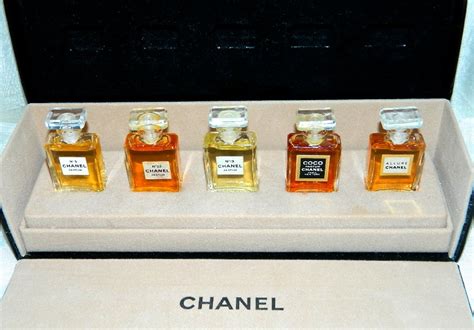 This perfume gift set does fall on the pricier end, but listen—it gives you sooo many options. CHANEL Vintage Perfume Gift Wardrobe Set in Box 5 Miniature