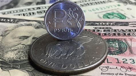 Рубль растёт к доллару — РТ на русском