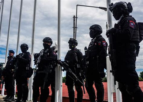 Brimob Tameng Terdepan Pelindung Kpk Tangani Kasus Korupsi Republika Online