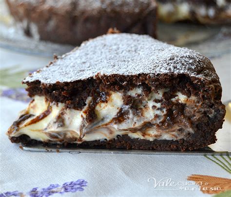 L'impasto si realizza in meno di 5 minuti ed è senza uova, senza lattosio, senza lievito ed anche senza ciotola!!! Crostata morbida al cacao con ricotta e mascarpone