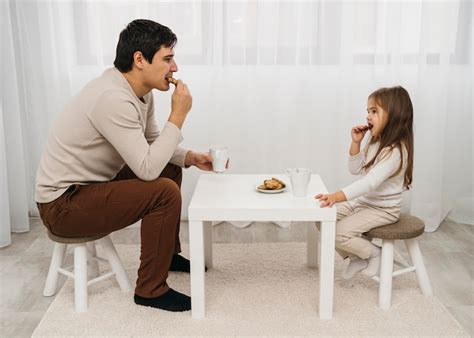 Free Photo Father And Daughter Eating Together At Home