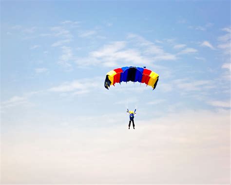 Download Wallpaper 1280x1024 Man Parachute Sky Clouds Standard 54