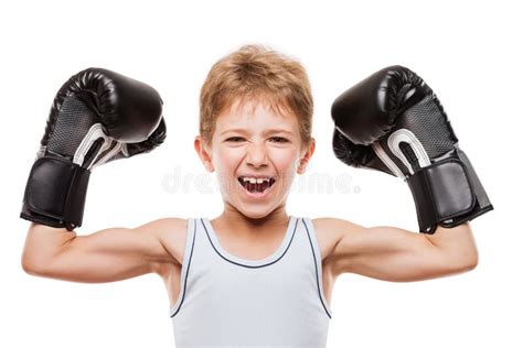 El Boxeo Sonriente Defiende Al Muchacho Del Niño Que Gesticula Para El