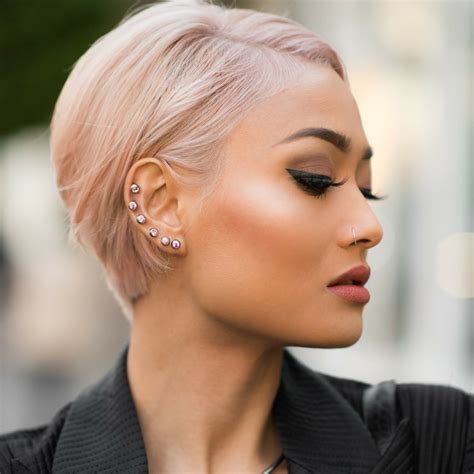 Questa soluzione è perfetta per chi fa sport regolarmente, ma anche per chi è sempre di corsa. 1001 + Idee per Tagli capelli corti da copiare assolutamente