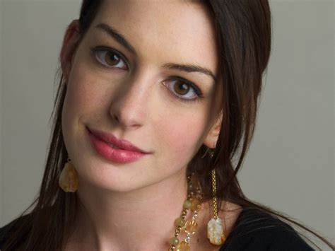 Hair And Beauty Anne Hathaway Hairstyles 03