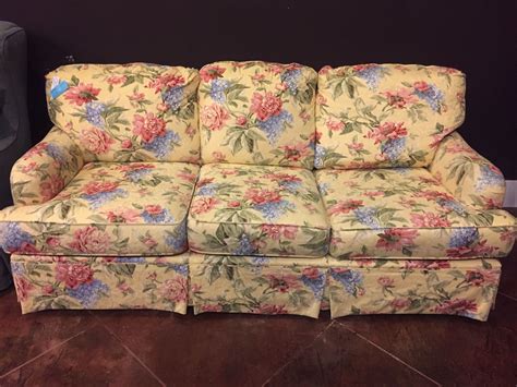 Pin By Laurie On Floral Sofa Floral Couch Floral Sofa Furniture