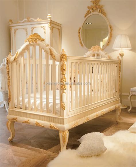 Luxury Wooden Baby Cribroyal Golden Hand Carving New Born Baby Cot