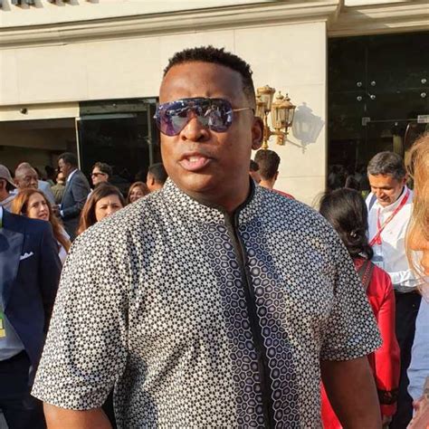 When probed by fans about this sudden turn of events, marawa hinted that there were darker forces at play that would threaten his life if he revealed. Robert Marawa's heart melting message to David Kekana ...
