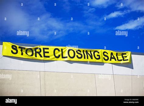 Store Closing Sign Stock Photo Alamy