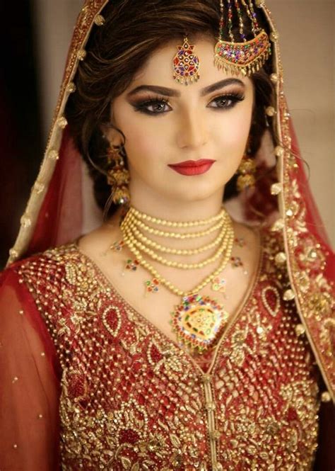 latest pakistani bridal makeup looks perfect for bride on wedding day