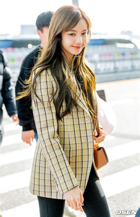 Long sleeve shirt and a mini skirt. BLACKPINK's Lisa Finally Reveals Her Forehead With A No ...